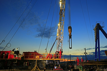 the oil workers are working