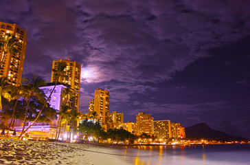 Fototapeta premium ハワイ ワイキキビーチの夜景