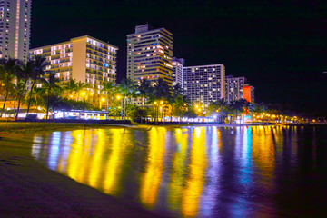 Fototapeta na wymiar ハワイ　ワイキキビーチの夜景