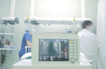 X-ray scanning of lungs of patient in ICU