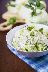 Salad with kohlrabi, cucumber and dill