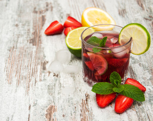 Lemonade with srtawberries