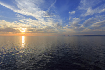 Fototapeta premium Sky and sea in the sunset, Beautiful colorful sunset with reflection, Dramatic sky background