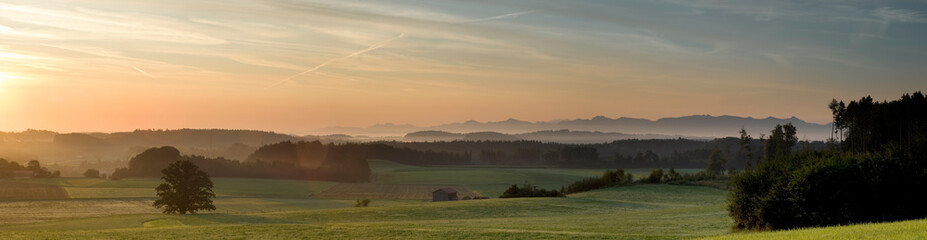 Morgenstimmung im Nebel, bayrisches Voralpenland