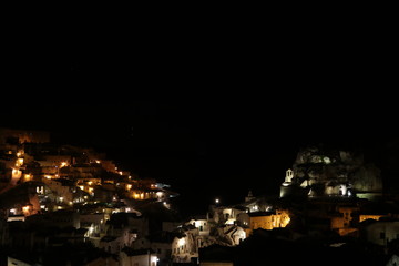 Matera panorama notturno sui sassi