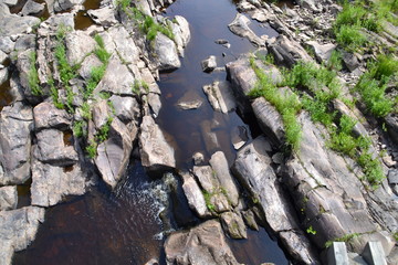 Felsen mit Wasser