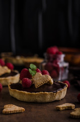 Chocolate tartalets with nuts