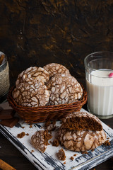 Biscuits with cracks