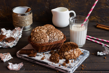 Biscuits with cracks