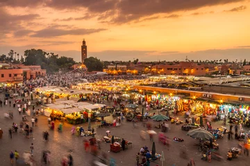 Fotobehang Jamaa el Fna marktplein, Marrakech, Marokko, Noord-Afrika. Jemaa el-Fnaa, Djema el-Fna of Djemaa el-Fnaa is een beroemd plein en marktplaats in de medinawijk van Marrakech. © kasto
