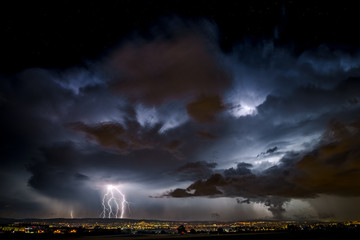 Unwetter &uuml;ber Gro&szlig;stadt