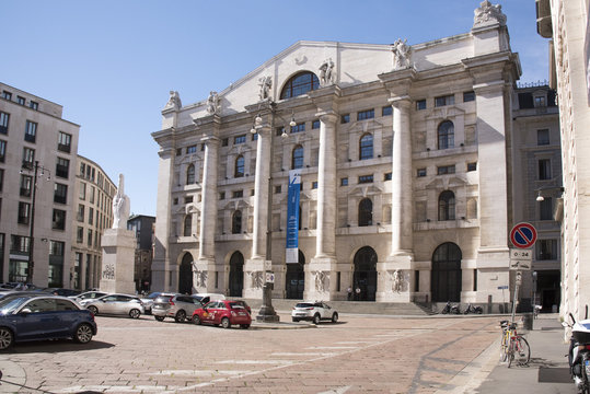 the building of transactions in Milan "piazza degli affari"