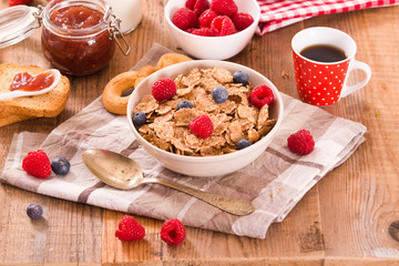 Breakfast with wholegrain cereals. 