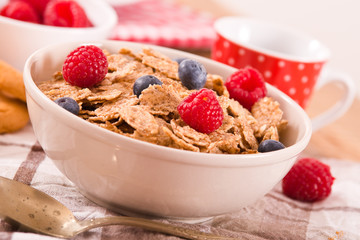 Breakfast with wholegrain cereals. 