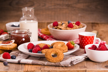 Breakfast with wholegrain cereals. 