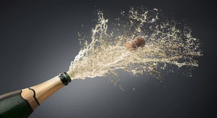 Plexiglas foto achterwand Champagner-Splash vor Grau 1 © peterschreiber.media