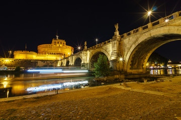 Fototapeta na wymiar Ponte & Castel Sant'Angelo