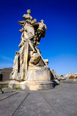 Fototapeta na wymiar Angouleme Statue