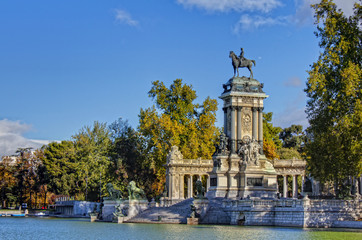 Fototapeta na wymiar Monumento Alfonso XII