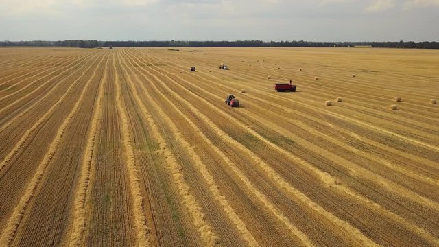 00:02 | 00:18
1×

Aerial footage: Farm machines at work in agriculture field