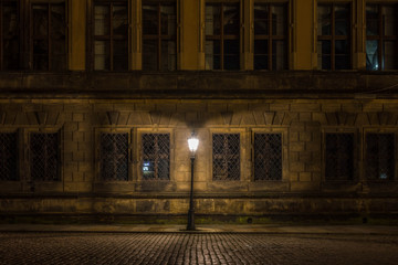 Fototapeta na wymiar The old buildings in city Dresden at night