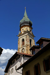 Fototapeta na wymiar il campanile della parrocchiale di San Pietro ad Appiano (Bolzano)