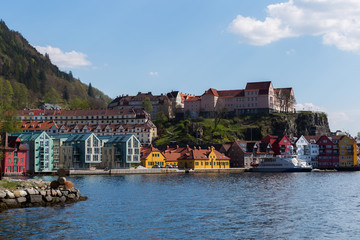 Fototapeta na wymiar Bergen waterfront, bergenhus, and Rothaugen school