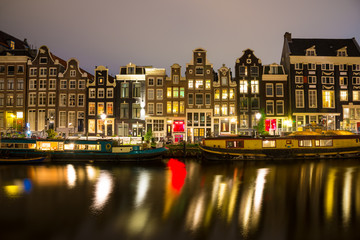 Fototapeta na wymiar View of the Amsterdam canals and embankments along them at night