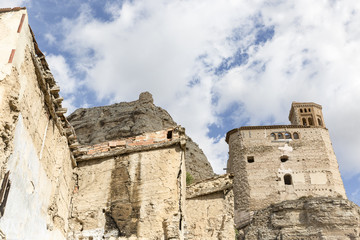 Fototapeta na wymiar ruins of the San Miguel church and the castle in Maluenda town, province of Zaragoza, Aragon, Spain