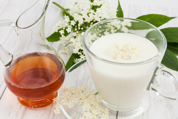 Elderflower (Sambucus nigra), milk and honey infusion for cough treatment