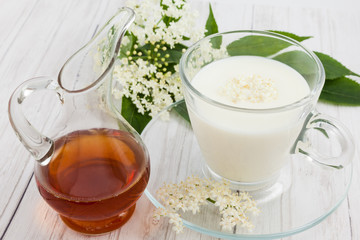 Elderflower (Sambucus nigra), milk and honey infusion for cough treatment