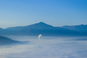 武甲山と雲海