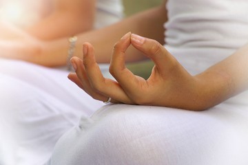 Obraz na płótnie Canvas Woman is posing hand for meditation 