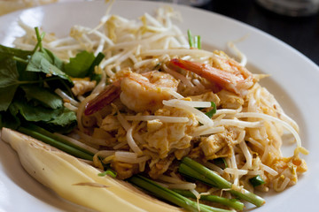 Fried Rice Sticks with Shrimp (Pad Thai Goong Sod).