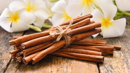 cinnamon sticks on wooden background