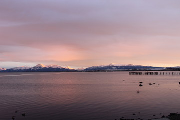 Amaneciendo, Puerto Natales, Chile.