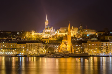 Obraz premium Budapest by night from danube river, Hungary