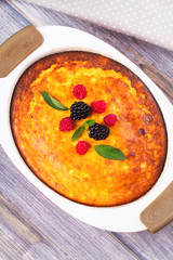 Cheesecake, garnished with berries and peach