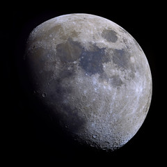 Obraz premium Very high detail Gibbous Moon shot at 2.700mm focal length. 30 panel mosaic with increased saturation to highlight the mineral composition of the moon's surface.