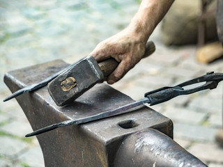 Schmied bei der Arbeit