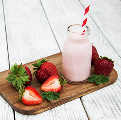 yogurt with fresh strawberries