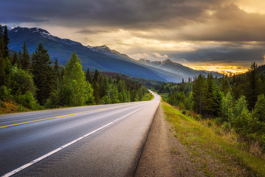 Scenic Icefields Pkwy In Banff National Park At Sunset