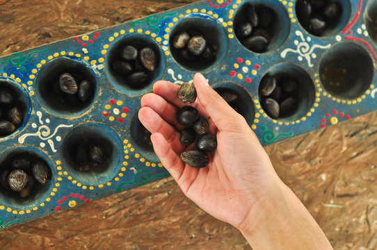 congkak, congklak or dhakon, Traditional game with lots of holes and using seeds
