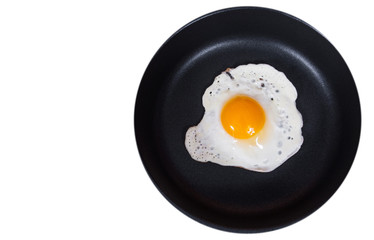 Fried egg in a frying pan. top view. isolated on white