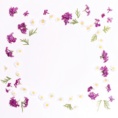 Obraz na płótnie Canvas Frame with violet lilac flowers and daisies