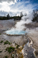 kochendes Wasser in heisser Quelle  im Yellowstone Nationalpark, Wyoming