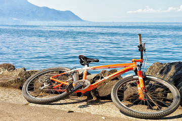 Obraz premium Bicycle at embankment of Geneva Lake Montreux Riviera