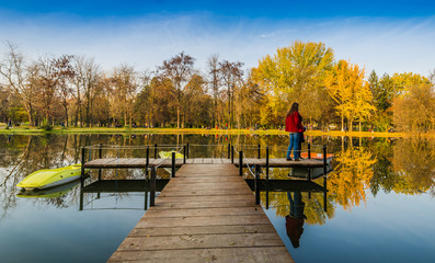 Autumn in the city park - 165918136