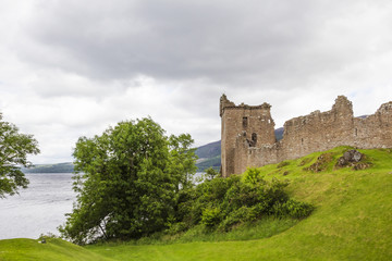 Fototapeta na wymiar Urquhart Castle am Loch ness