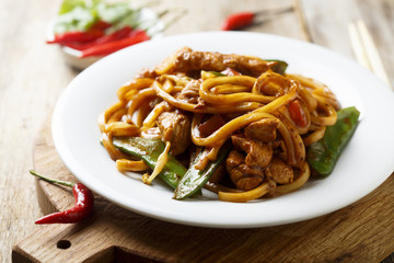 Chinese noodles with chicken and vegetables